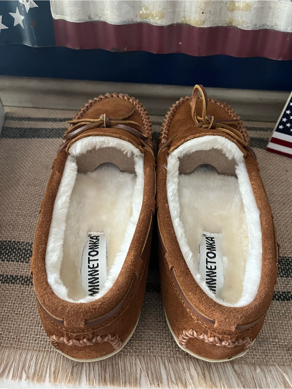 Minnetonka Chestnut Suede Moccasin Slippers with Cream Fur Lining